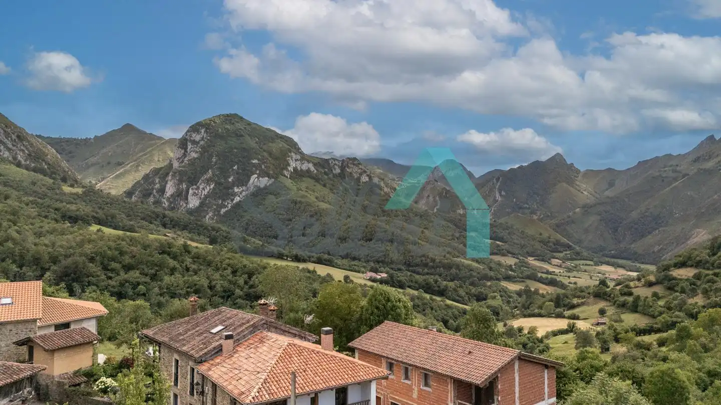 Vista exterior de Casa o chalet en venta en Sobrescobio con Calefacción, Jardín privado y Terraza