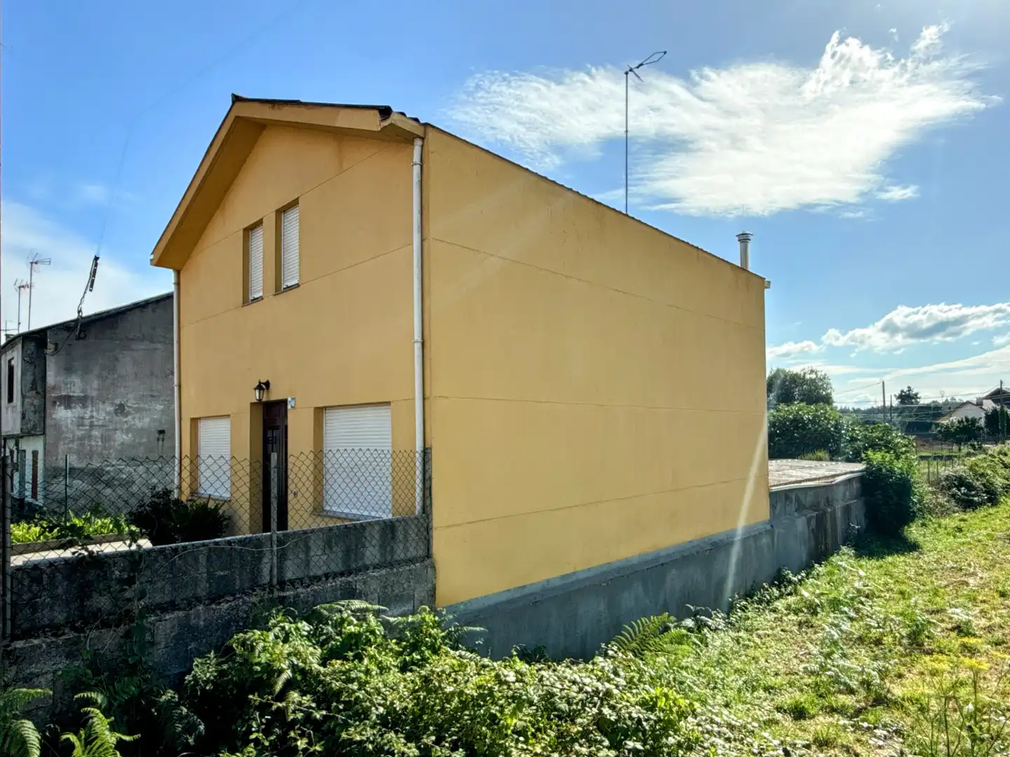 Vista exterior de Casa o xalet en venda en Carballo amb Terrassa
