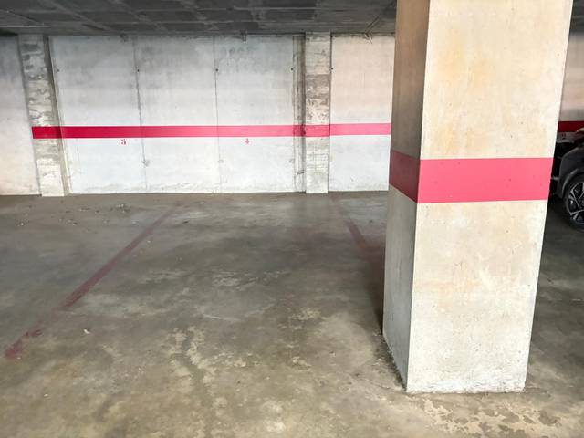 Garaje en Alquiler en Eixample - Horta Capallera