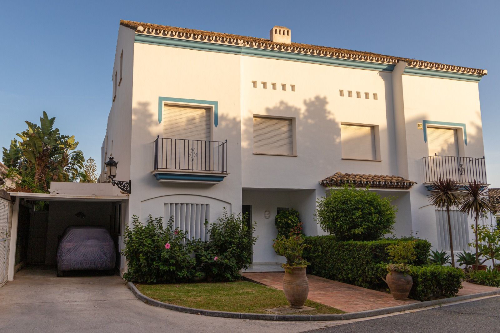 Exterior view of Single-family semi-detached for sale in Marbella  with Air Conditioner, Private garden and Furnished