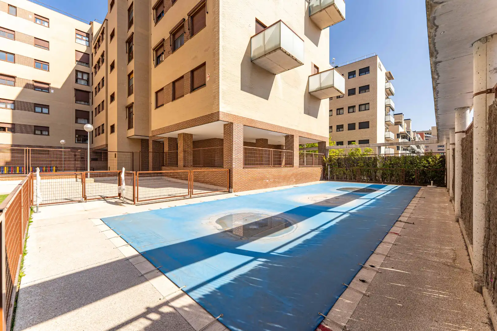 Swimming pool of Flat for sale in Móstoles  with Air Conditioner, Heating and Private garden