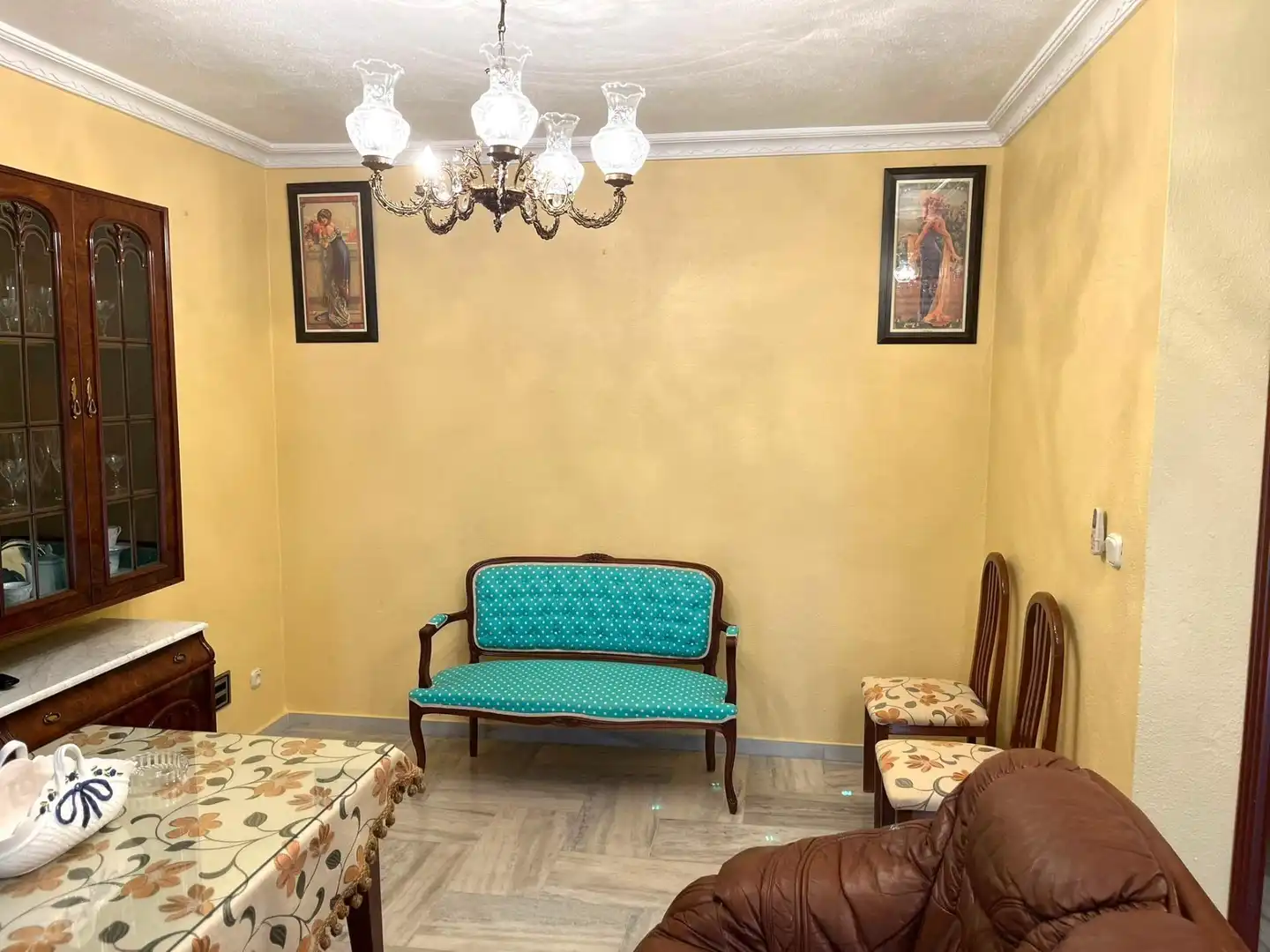 Sala de estar de Casa adosada en venta en Moguer con Aire acondicionado, Terraza y Trastero
