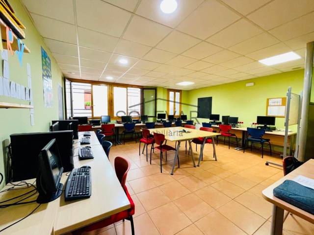 Local comercial en Venta en  Torrent de la Pietat en Sort