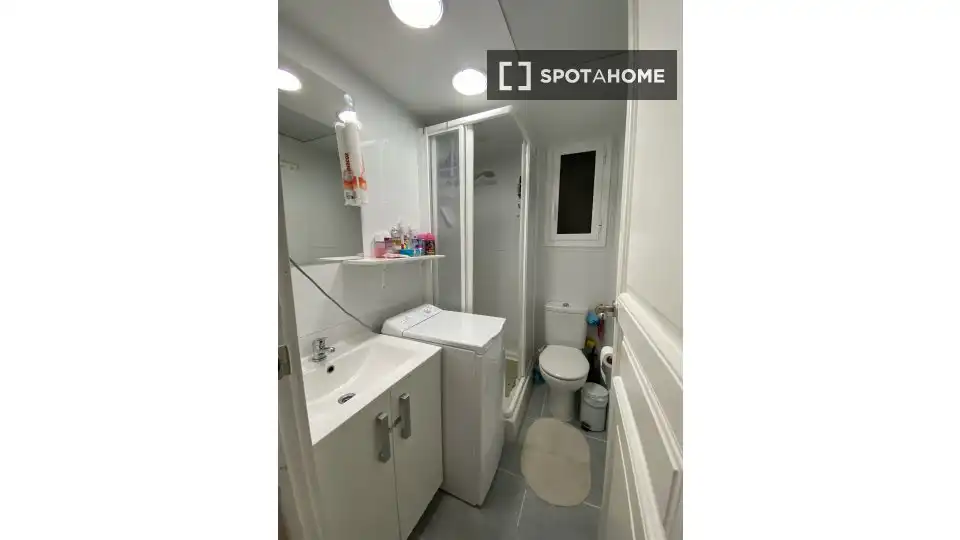 Room in Sant Gervasi- Galvany