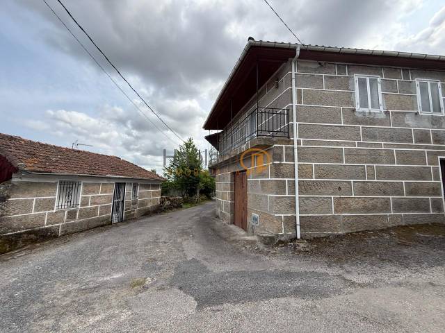 Casa-chalet en Venta en Xunqueira de Ambía