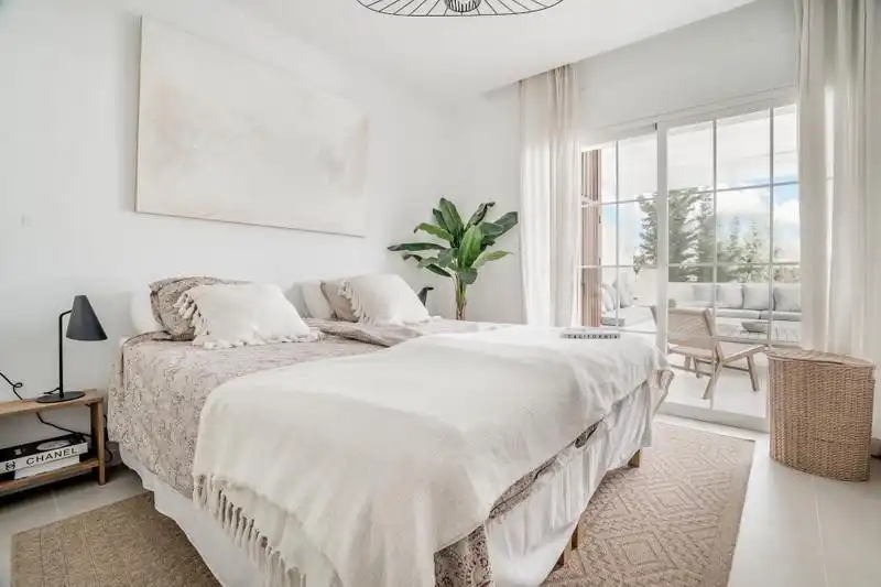 Bedroom of Apartments for rent in Nueva Andalucía