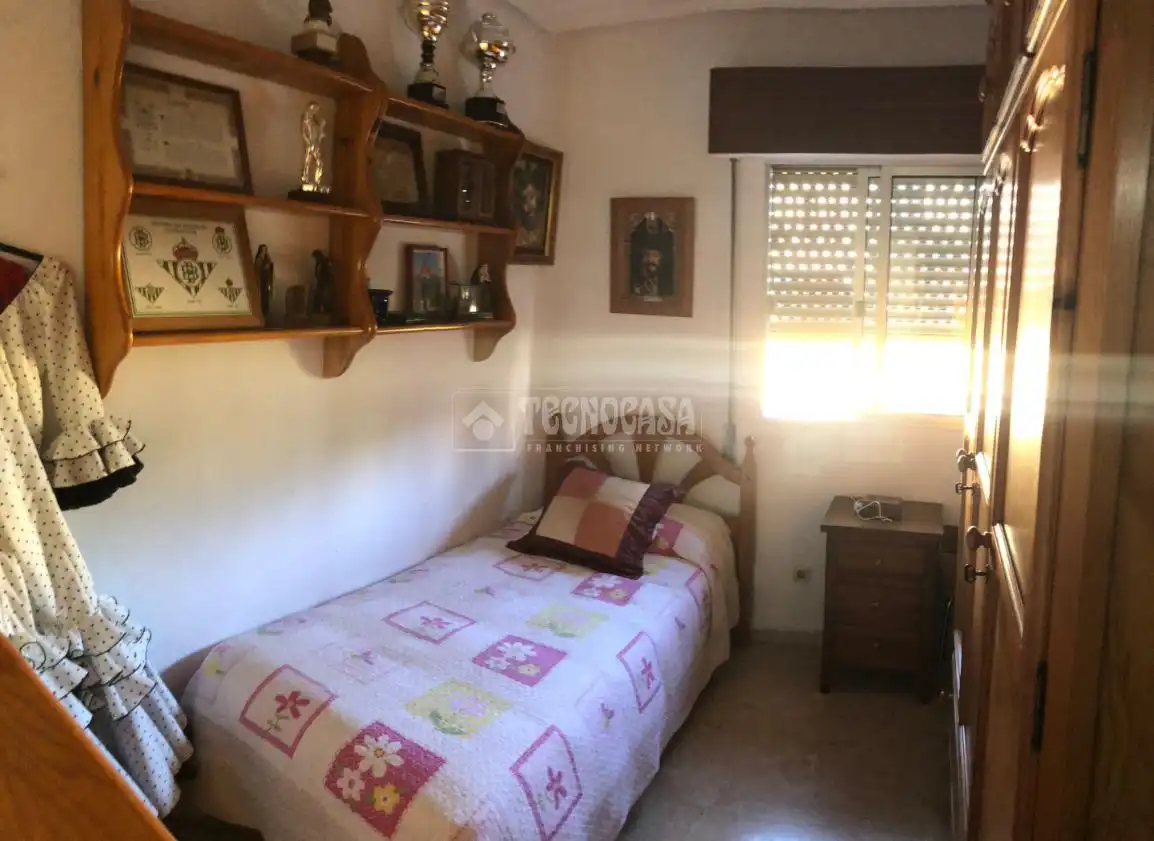 Habitación de Casa adosada en venta en Sevilla con Aire acondicionado y Balcón