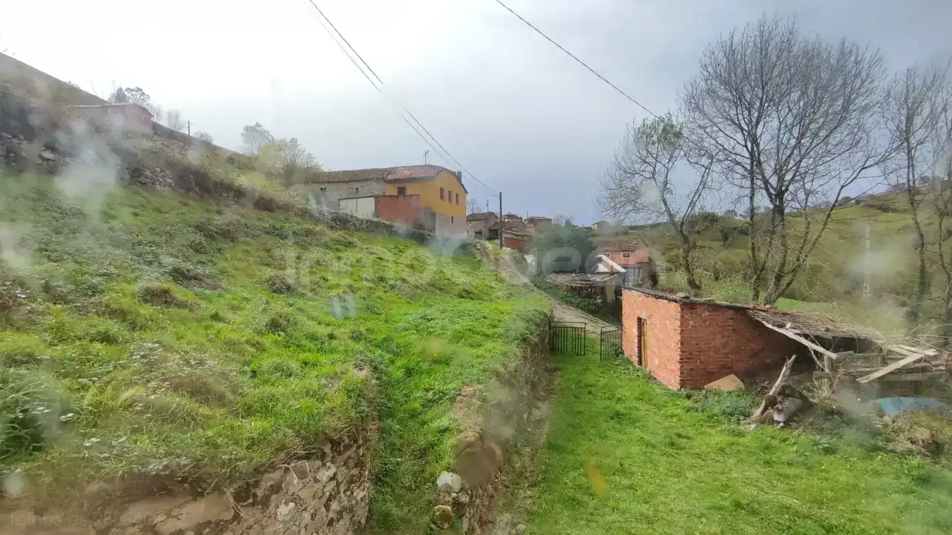 Casa o xalet en venda en Belmonte de Miranda amb Jardí privat