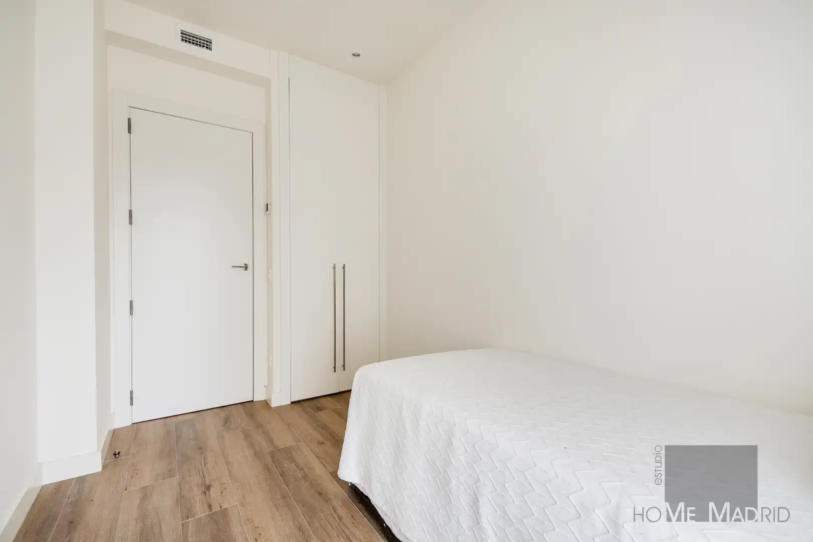 Bedroom of Flat for sale in Madrid  with Air Conditioner, Heating and Parquet flooring