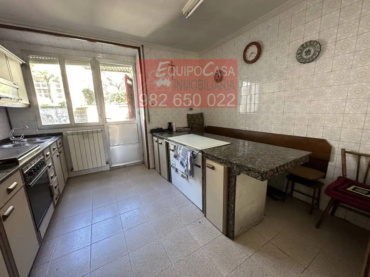 Cuina de Casa adosada en venda en Palas de Rei amb Calefacció, Jardí privat i Parquet