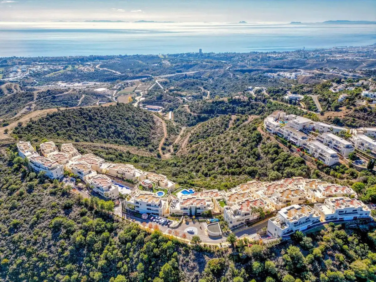 Vista exterior de Àtic en venda en Marbella amb Aire condicionat, Calefacció i Terrassa