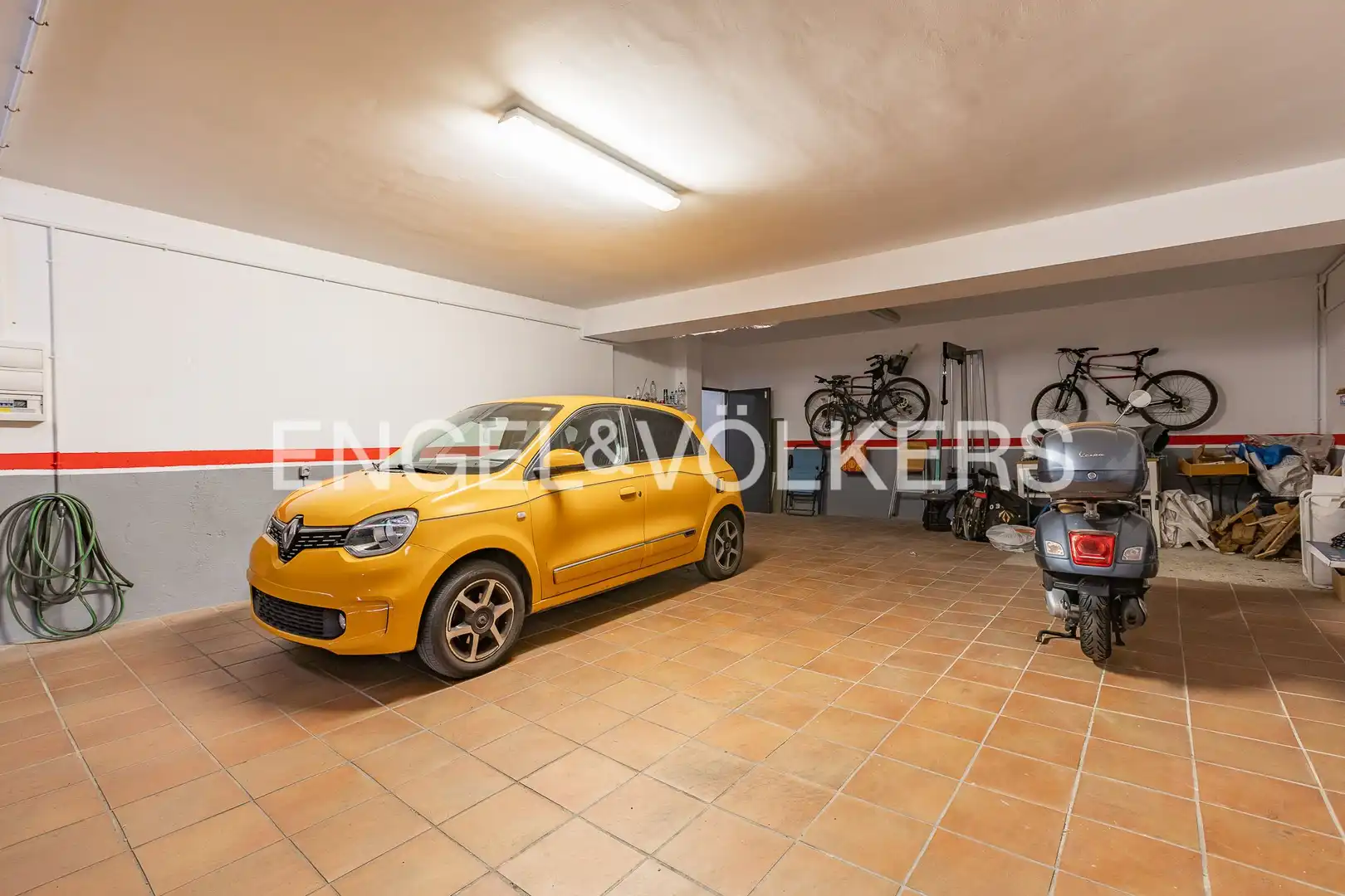 Parking de Casa o chalet en venta en Vallirana con Aire acondicionado, Calefacción y Terraza