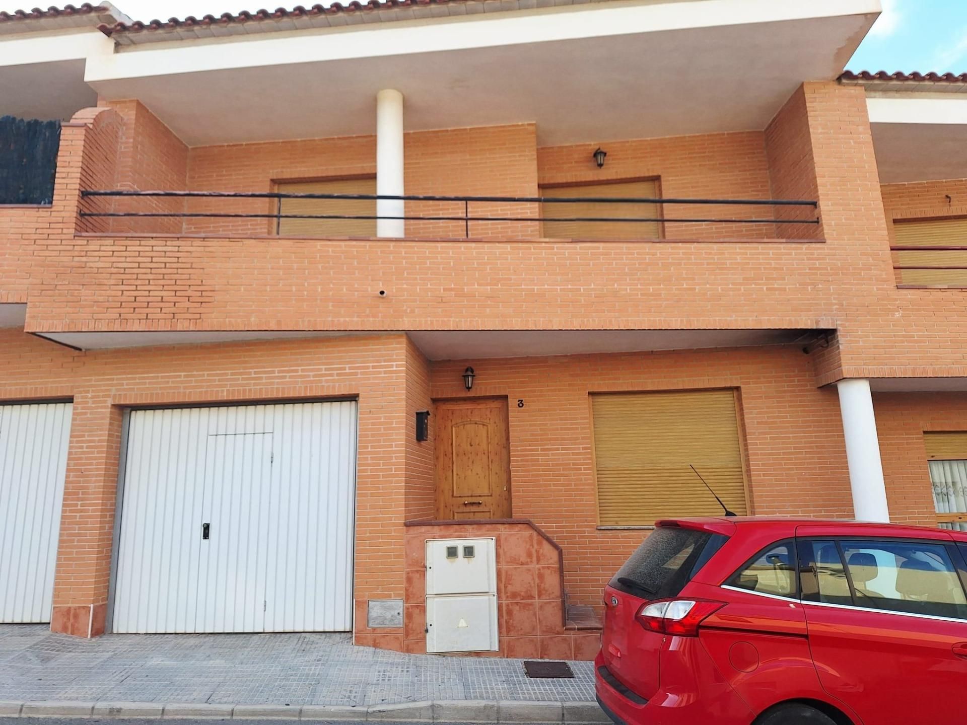 Exterior view of Single-family semi-detached for sale in El Pinós / Pinoso  with Terrace and Balcony