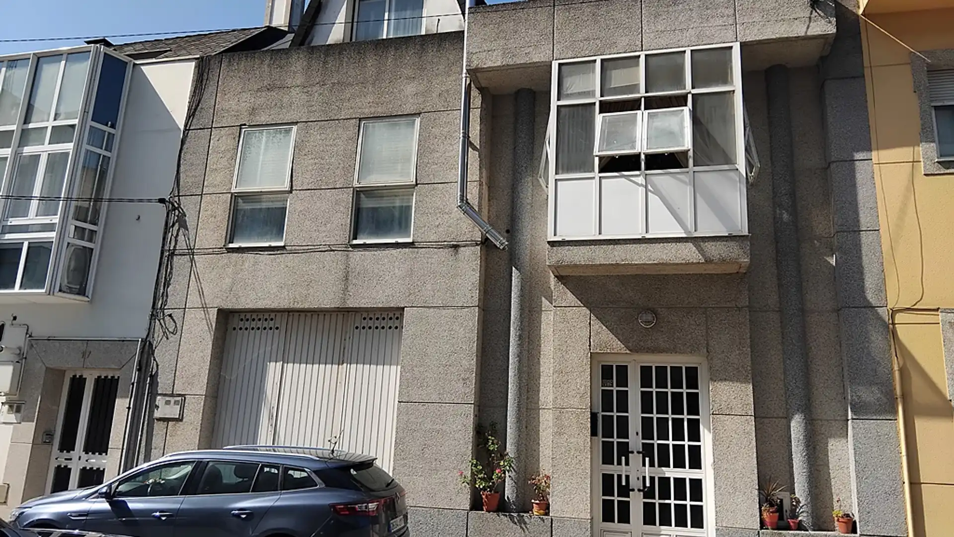 Vista exterior de Casa adosada en venda en Culleredo amb Jardí privat