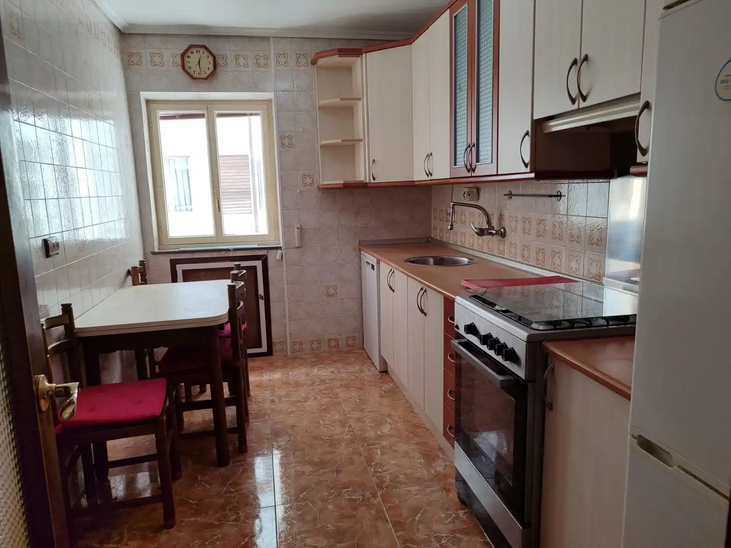 Cuina de Pis en venda en Oviedo  amb Calefacció