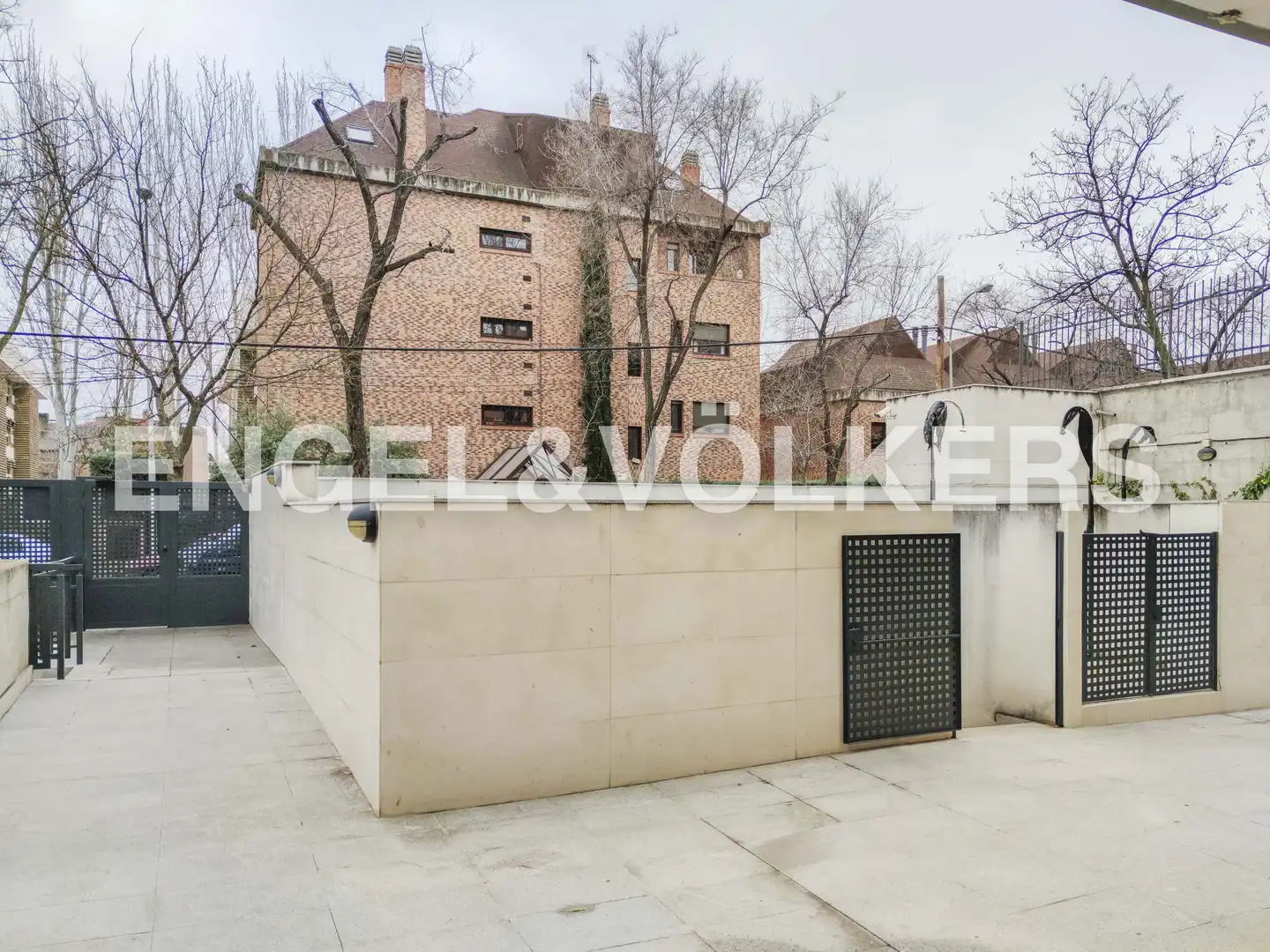 Vista exterior de Àtic de lloguer en Madrid amb Aire condicionat, Calefacció i Piscina