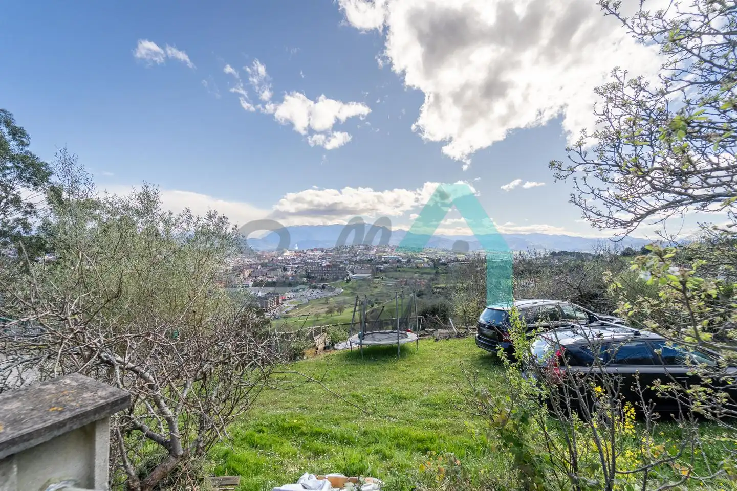 Casa o xalet en venda en Oviedo  amb Jardí privat, Terrassa i Traster