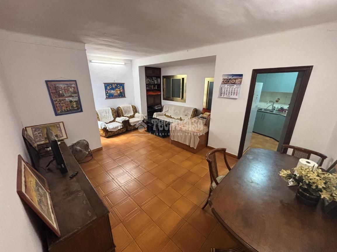 Sala d'estar de Pis en venda en L'Hospitalet de Llobregat amb Terrassa