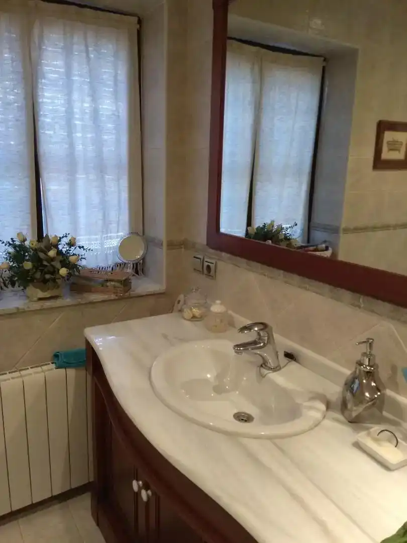 Bany de Casa o xalet en venda en San Cebrián de Castro amb Jardí privat, Traster i Moblat