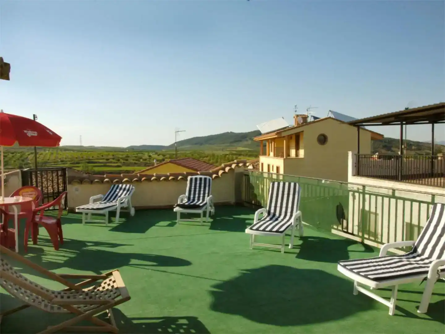 Terrassa de Finca rústica en venda en La Vilueña amb Aire condicionat, Piscina i Balcó