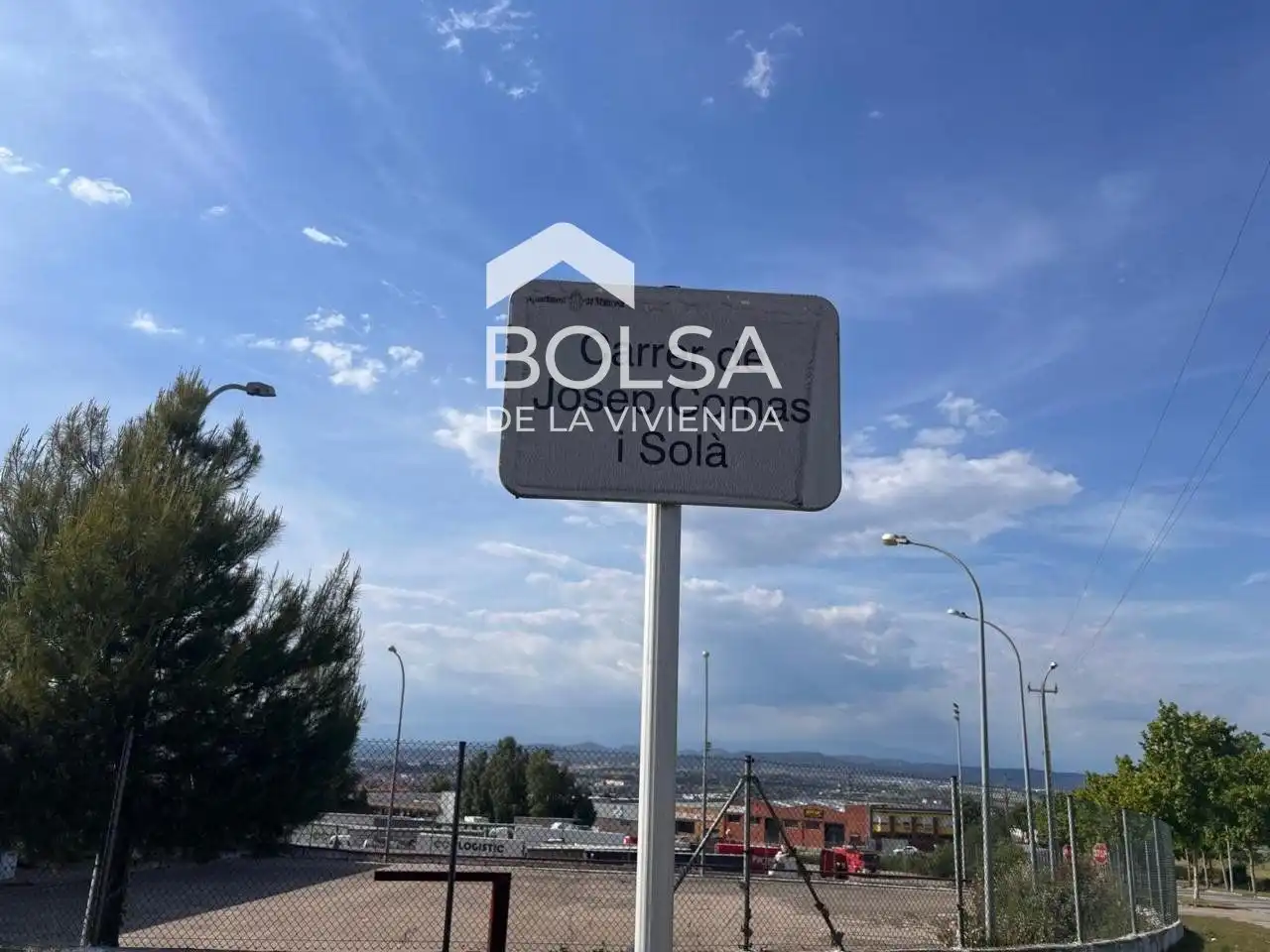 Außenansicht von Fabrikhallen zur Miete in Manresa