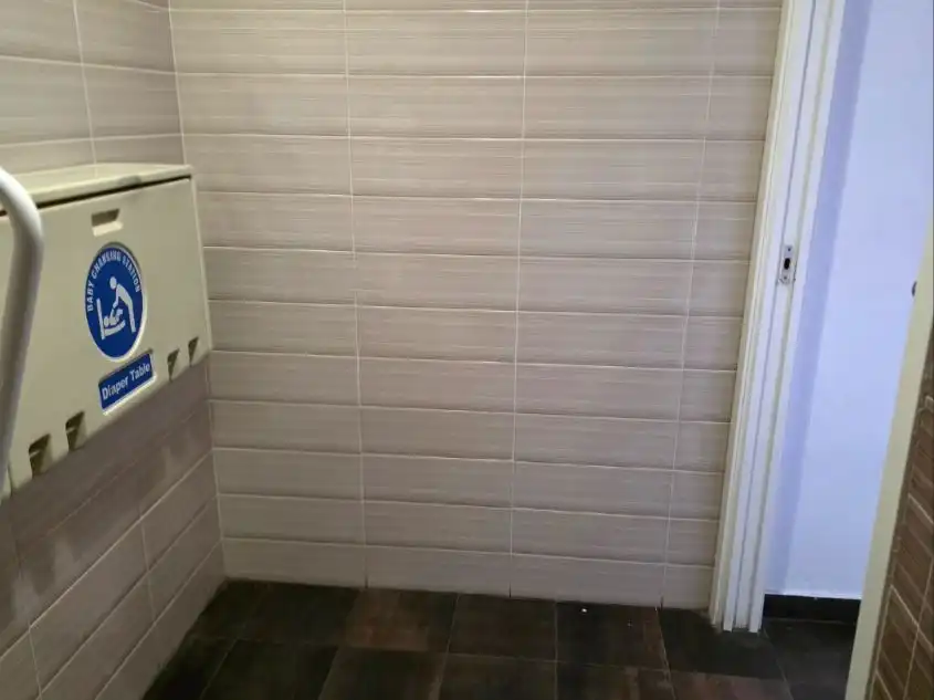 Baño de Local de alquiler en Ciudad Real con Aire acondicionado y Parquet