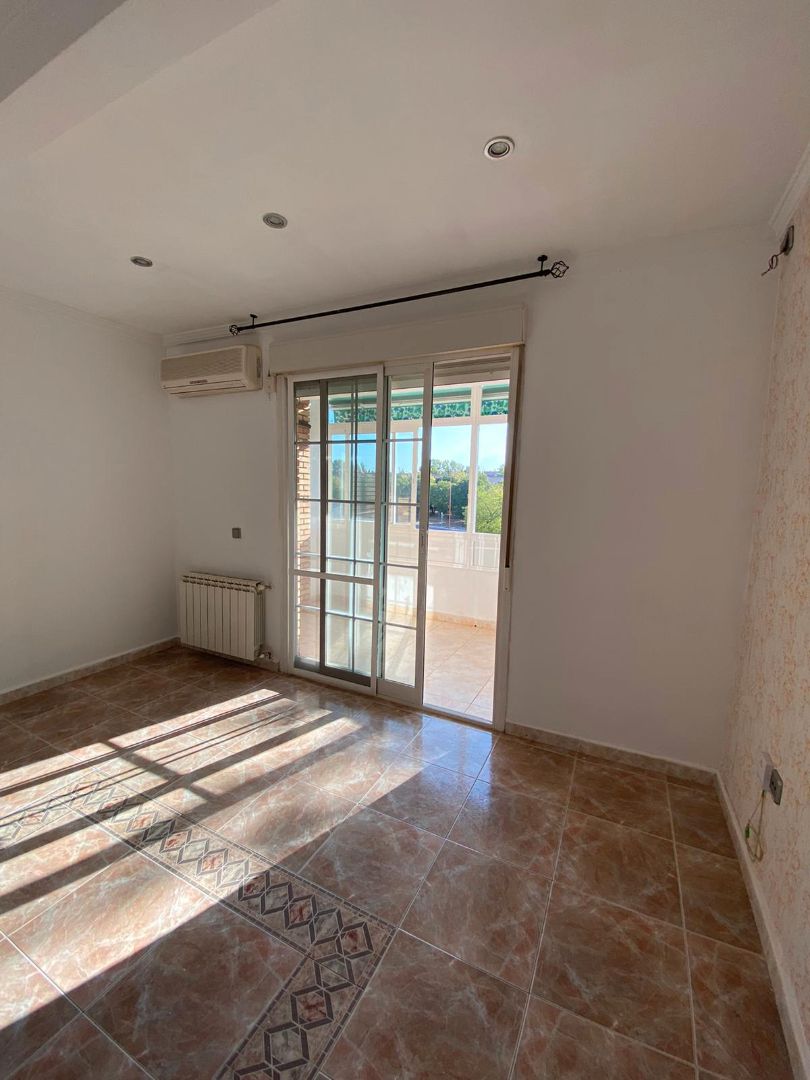 Flat for sale in Velilla de San Antonio