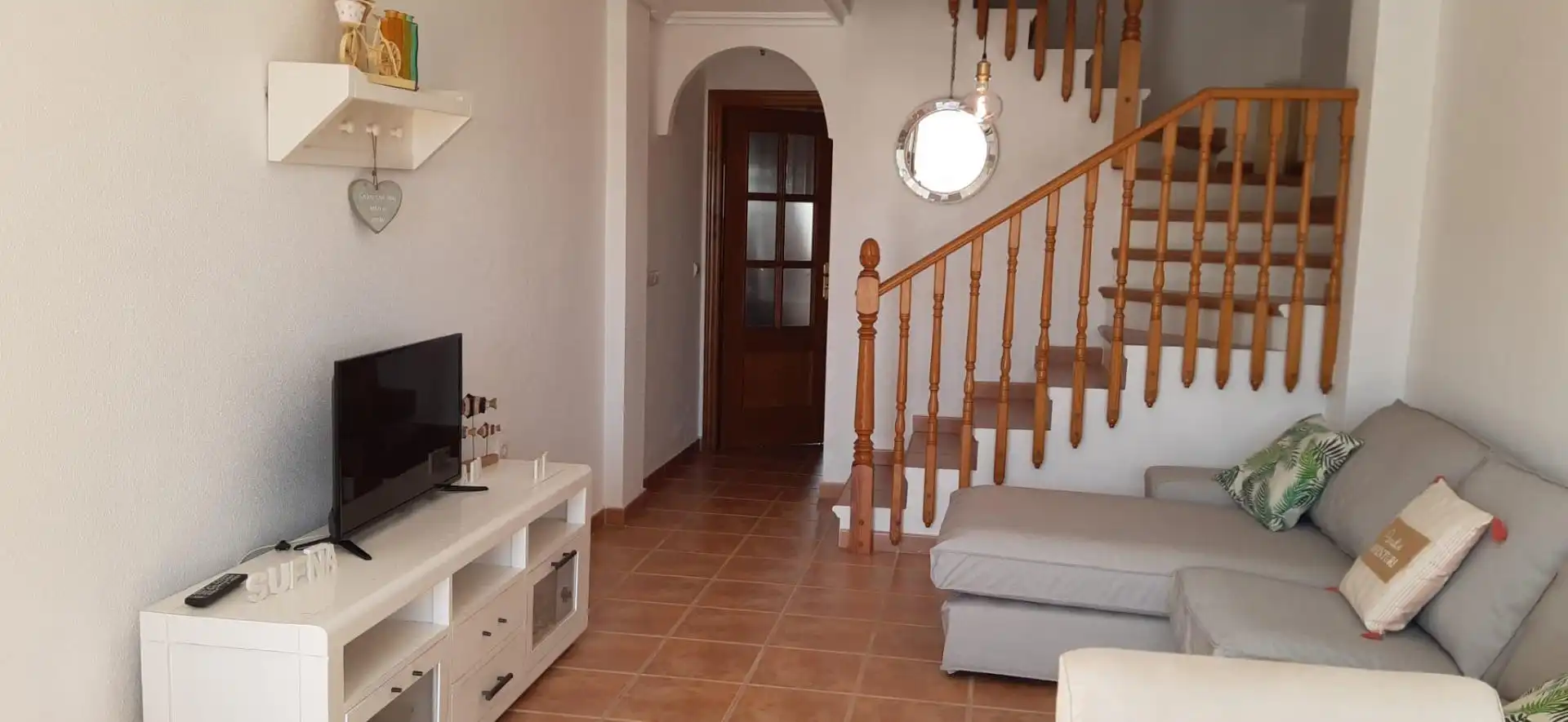 Einfamilien-Reihenhaus zur Miete in Elche / Elx mit Privatgarten, Terrasse und Möbliert