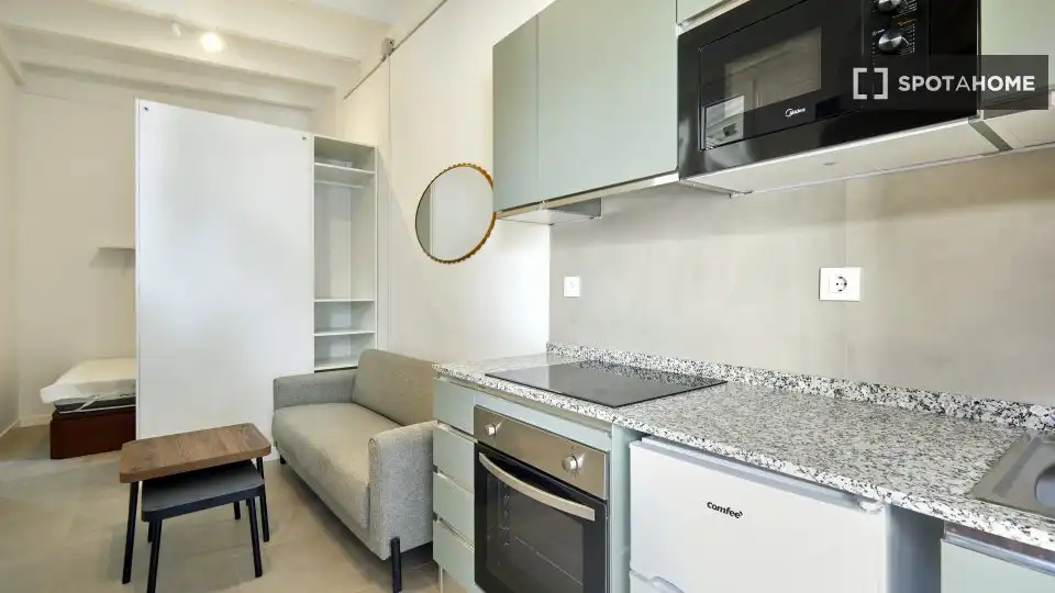 Küche von Wohnung zur Miete in Barcelona mit Klimaanlage, Heizung und Möbliert