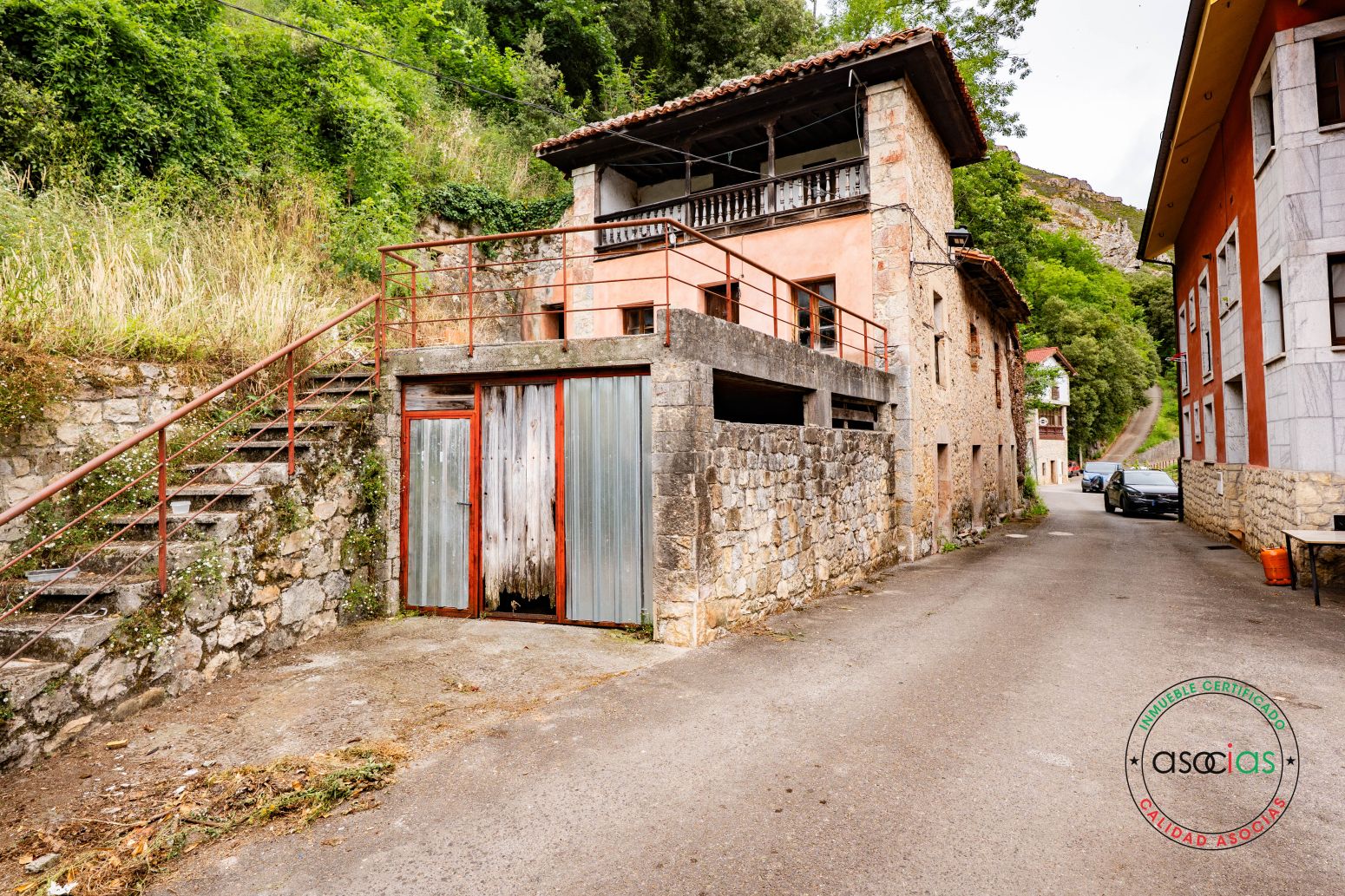 Vista exterior de Casa o xalet en venda en Cabrales amb Jardí privat, Terrassa i Traster