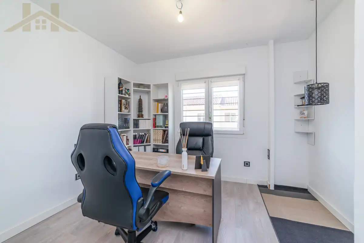 Casa aparellada amb jardí en venda a Calle Camilo José Cela, imagen 14