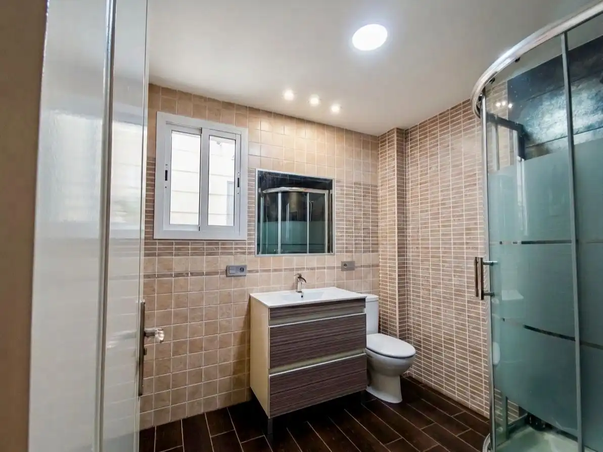 Baño de Piso en venta en Mairena del Aljarafe con Aire acondicionado