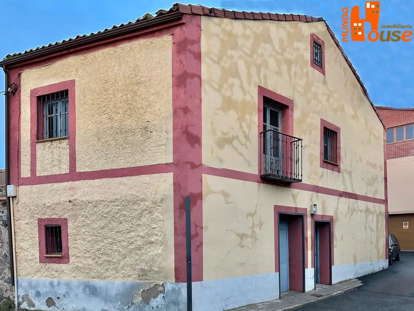 Außenansicht von Haus oder Chalet zum Verkauf in Palazuelos de Eresma mit Abstellraum