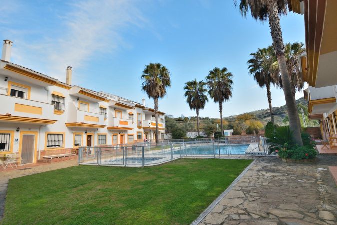 Swimming pool of Single-family semi-detached for sale in Benaoján  with Air Conditioner, Terrace and Balcony