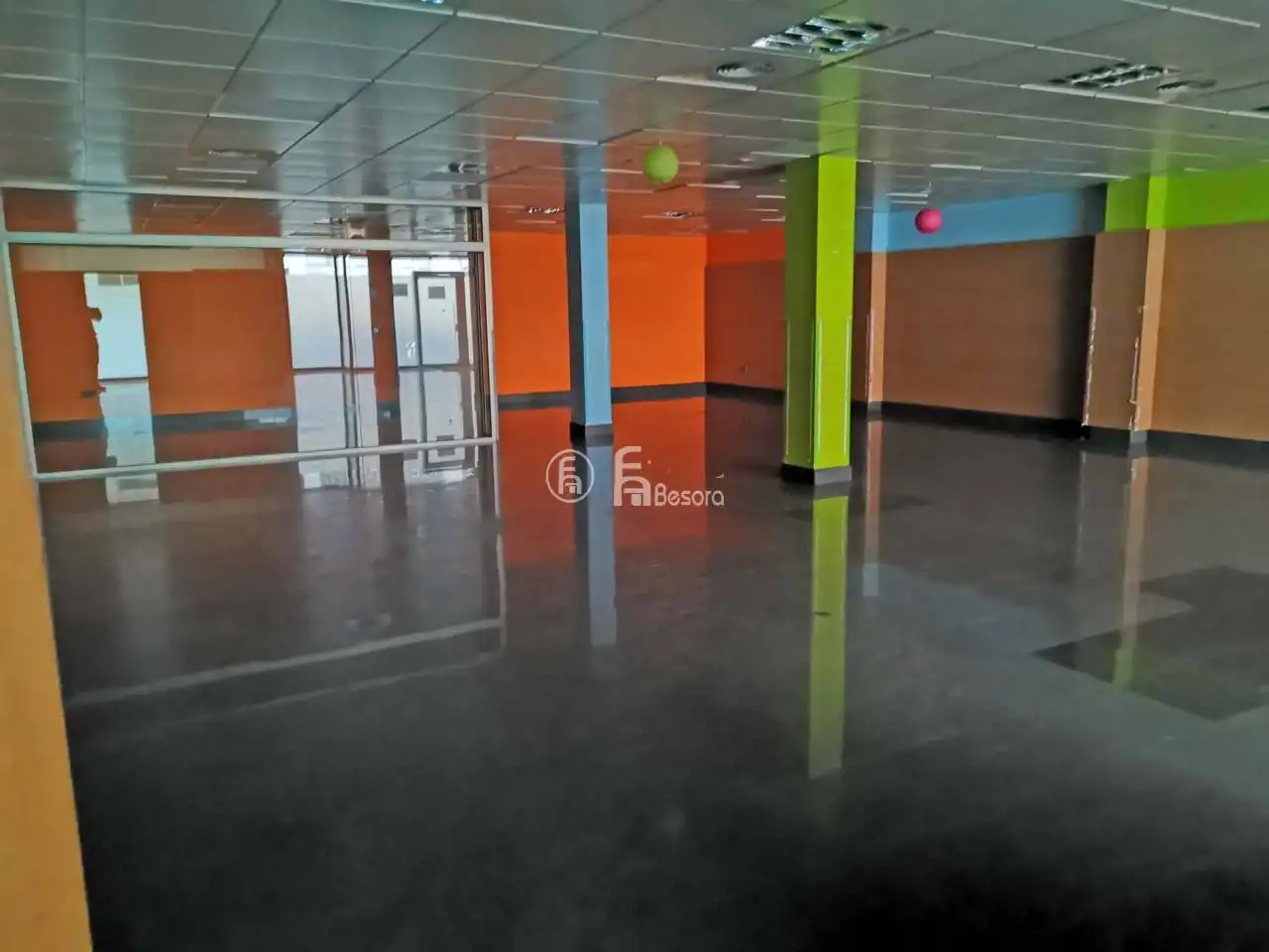 Gewerbefläche zum Verkauf in Calle Manuel de Palacios