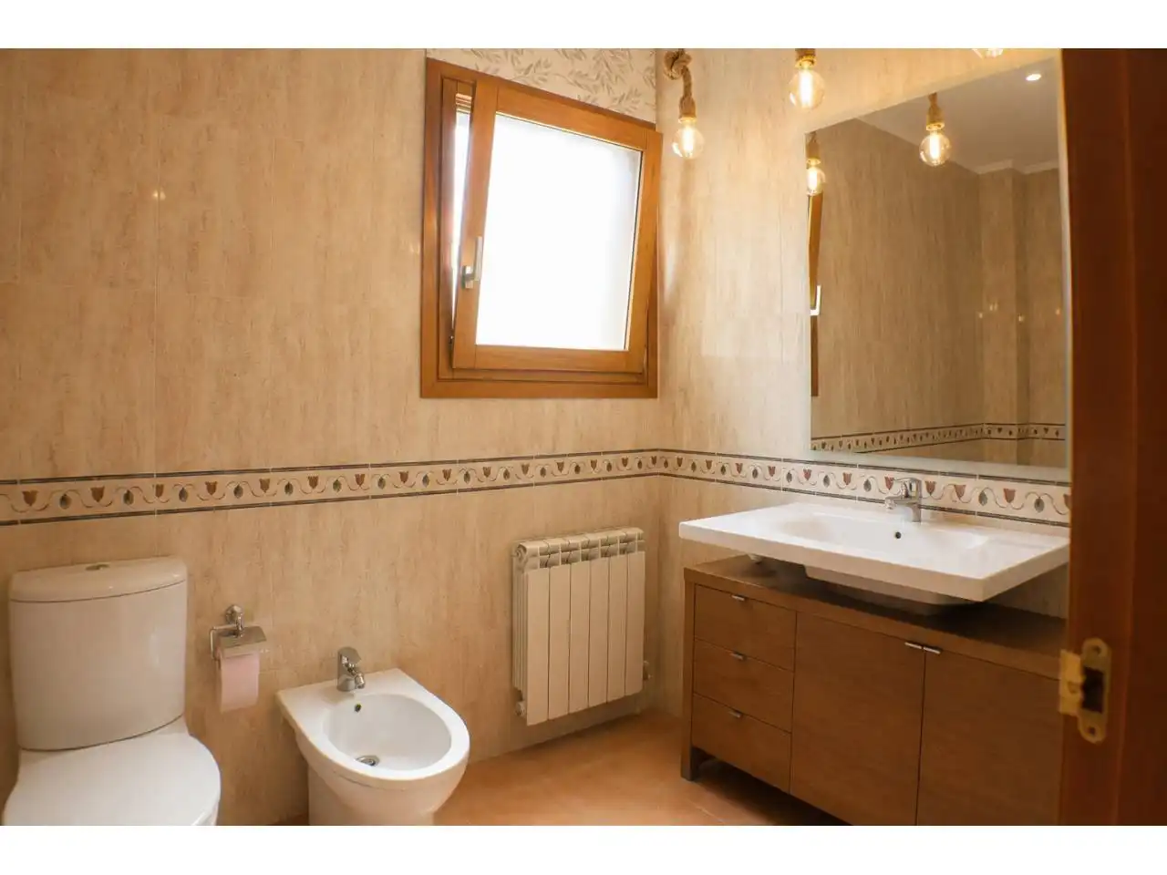 Baño de Casa o chalet de alquiler en Sant Feliu de Codines con Aire acondicionado, Calefacción y Jardín privado