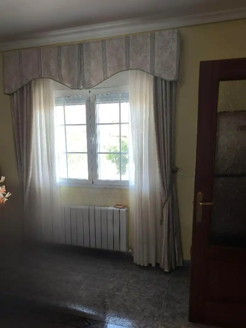 Dormitori de Casa adosada en venda en Montearagón amb Aire condicionat i Calefacció
