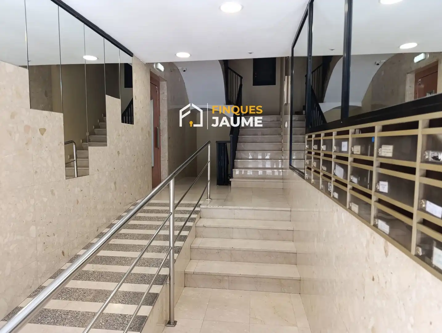 Piso en venta en Lleida con Calefacción, Terraza y Trastero