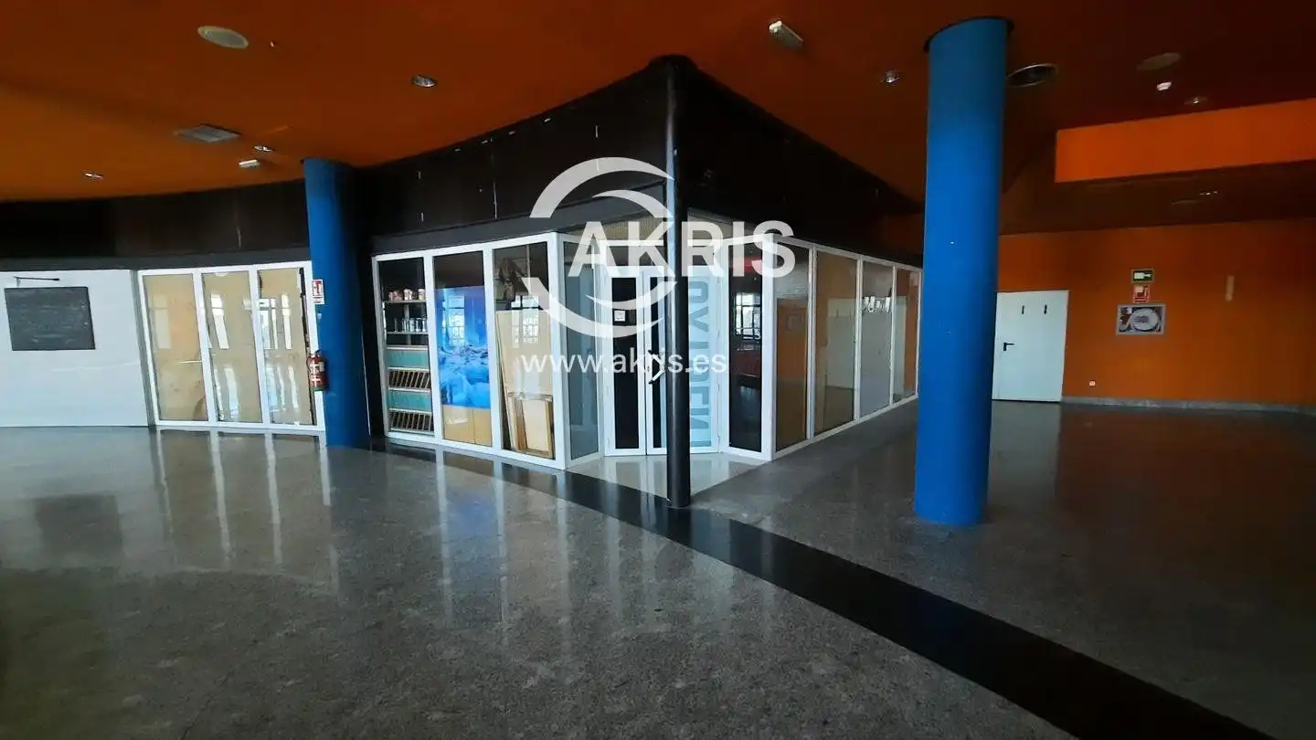 Local en venda a Viena, Avenida Europa - San Antón
