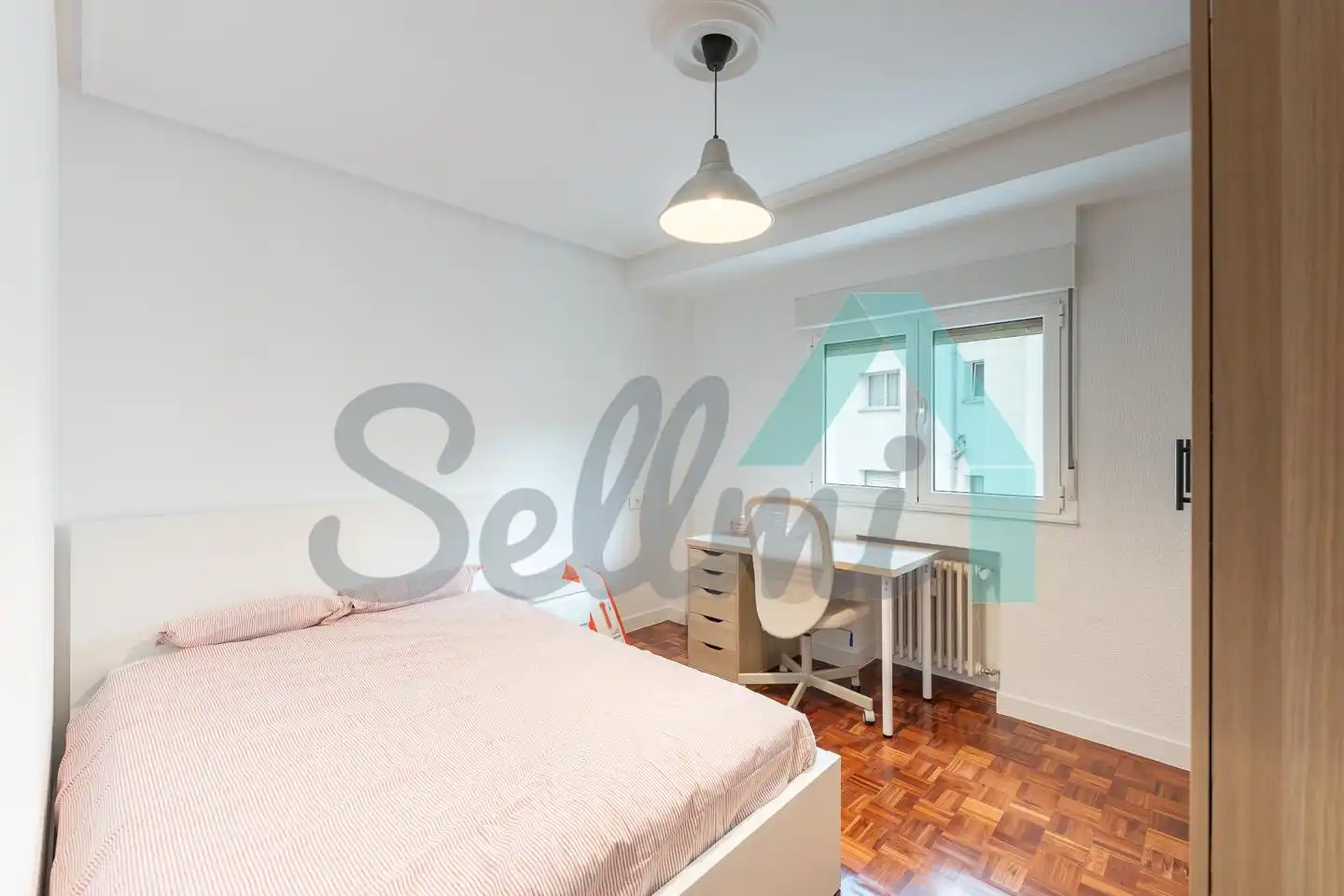 Habitación de Piso para compartir en Oviedo  con Calefacción, Parquet y Amueblado