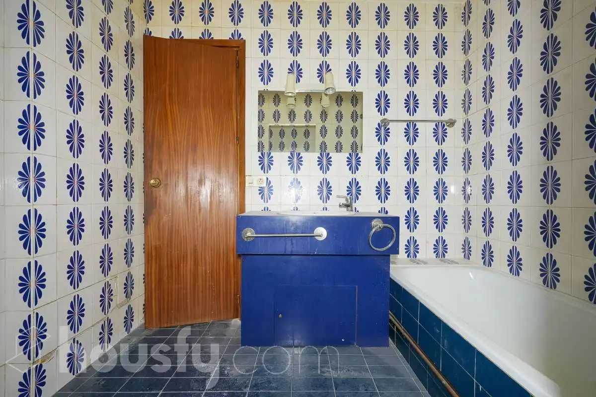 Baño de Apartamento en venta en Madrid con Calefacción, Terraza y Piscina comunitaria