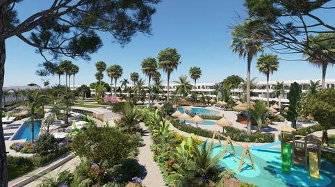 Apartamento en Planta Baja con Amplios Espacios Exteriores en Alcaidesa, Bild 3