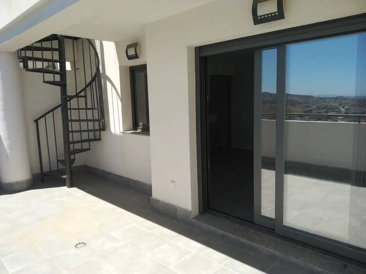 Ático de alquiler en Algeciras con Terraza y Piscina comunitaria