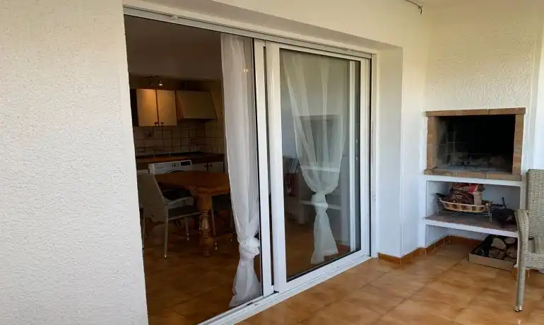 Terrasse von Erdgeschoss zum Verkauf in Roses mit Privatgarten, Möbliert und Gemeinschaftspool