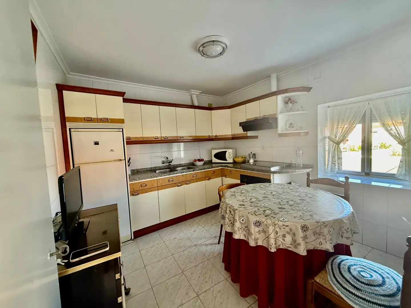 Kitchen of Country homes for sale in Valdefuentes del Páramo  with Heating, Furnished and Oven