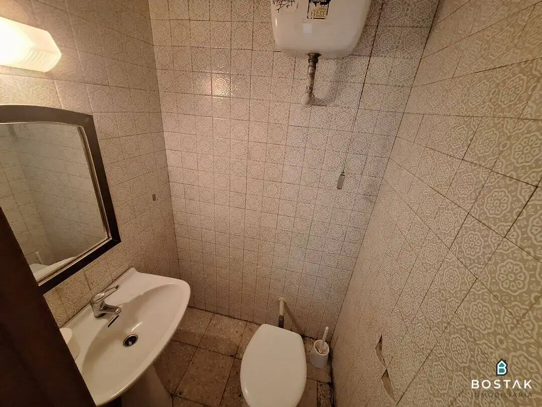 Bany de Pis en venda en Bilbao  amb Calefacció i Terrassa