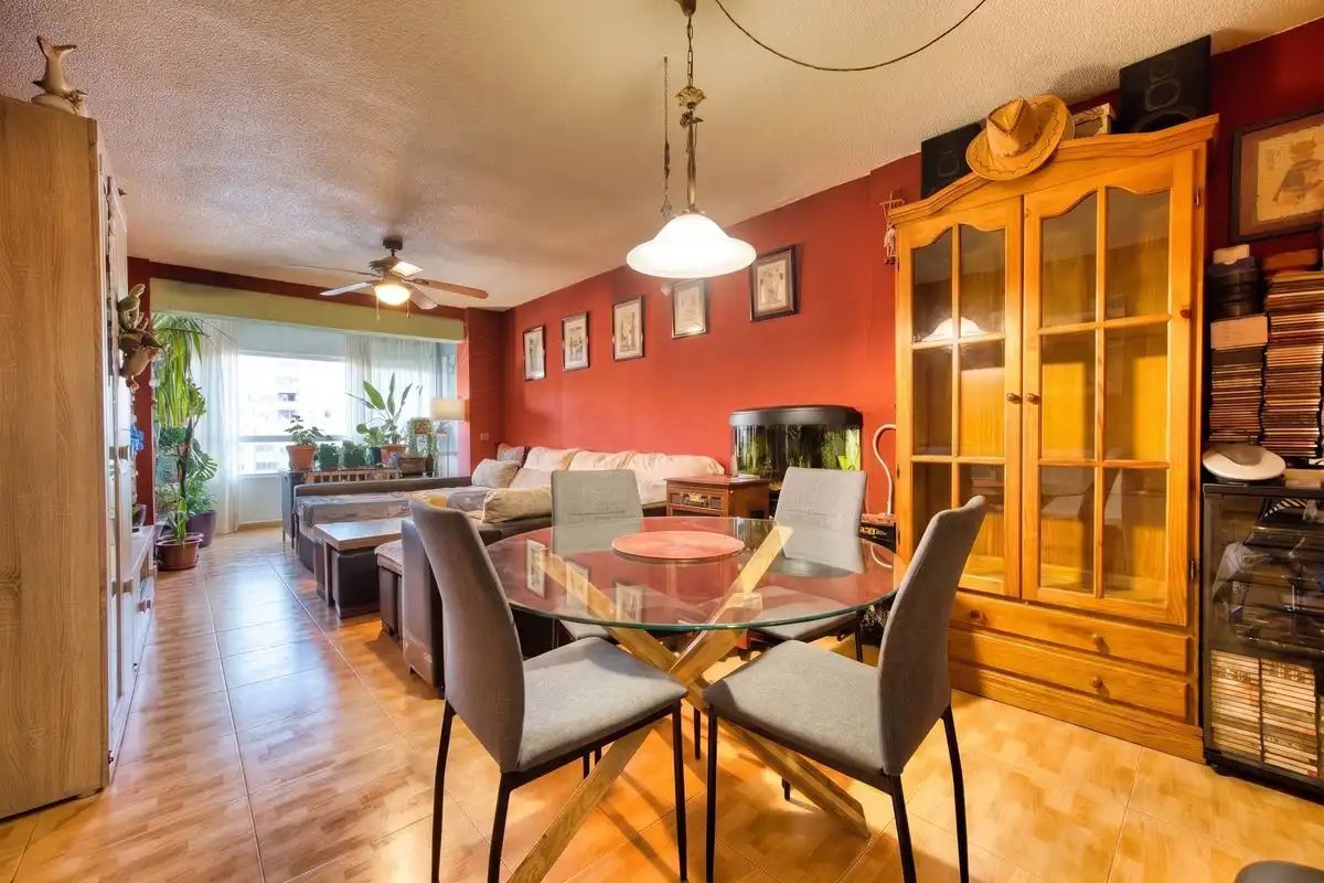 Piso con piscina en venta en C. Pintor Pedro Camacho