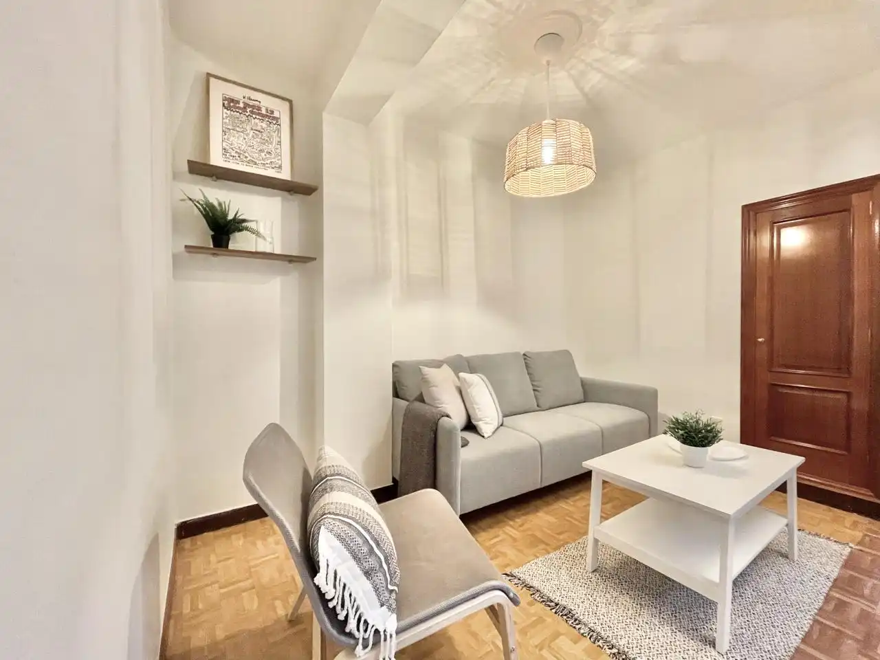 Sala d'estar de Pis de lloguer en A Coruña Capital  amb Calefacció, Parquet i Moblat