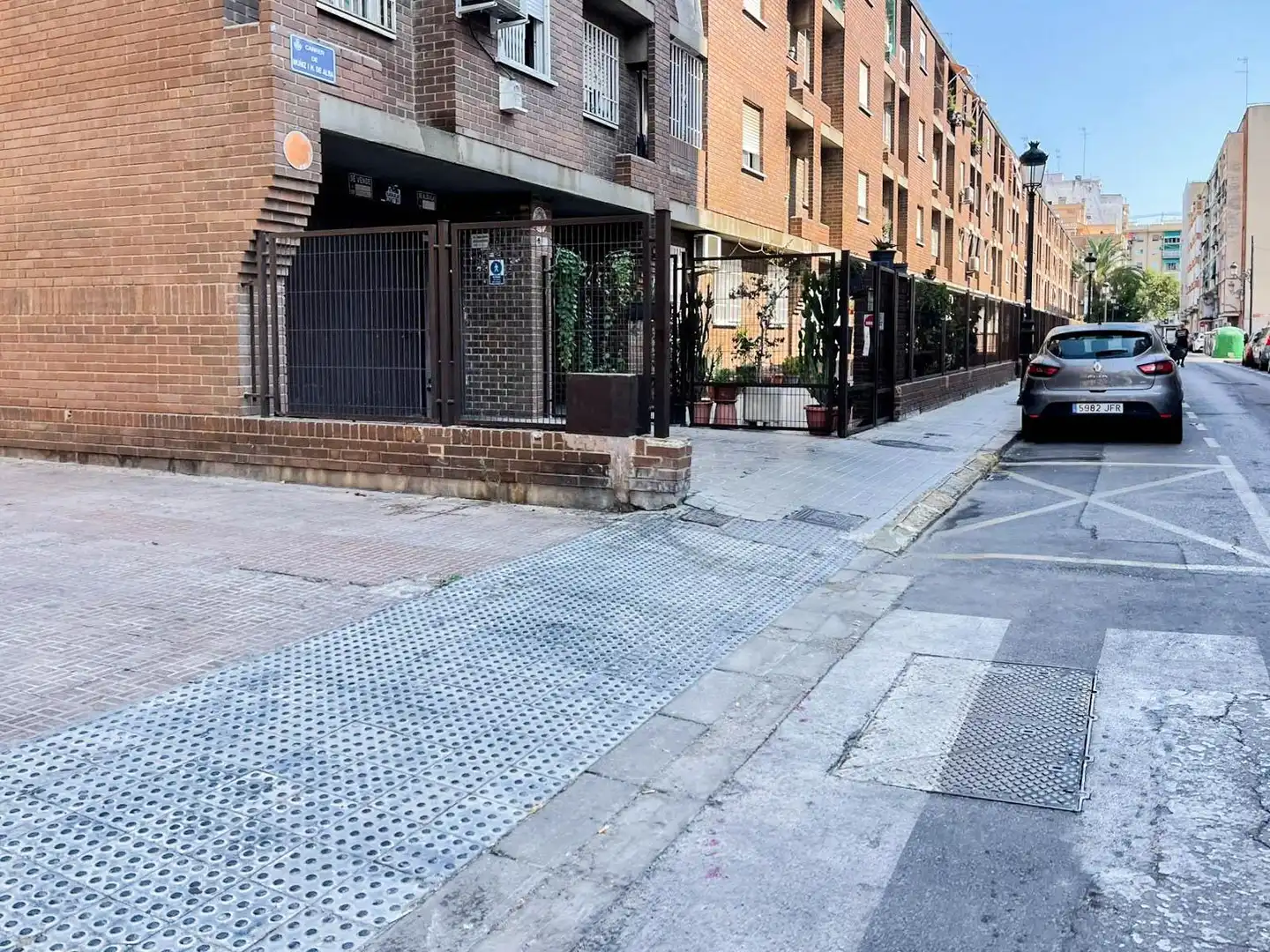 Außenansicht von Garage zum Verkauf in Valencia