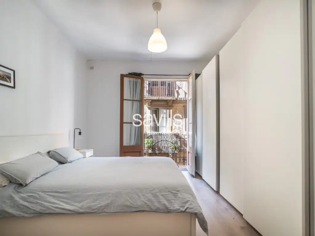 Schlafzimmer von Wohnungen zum Verkauf in Barcelona mit Möbliert und Balkon